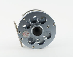 Ari 't Hart Round II titanium color fly reel