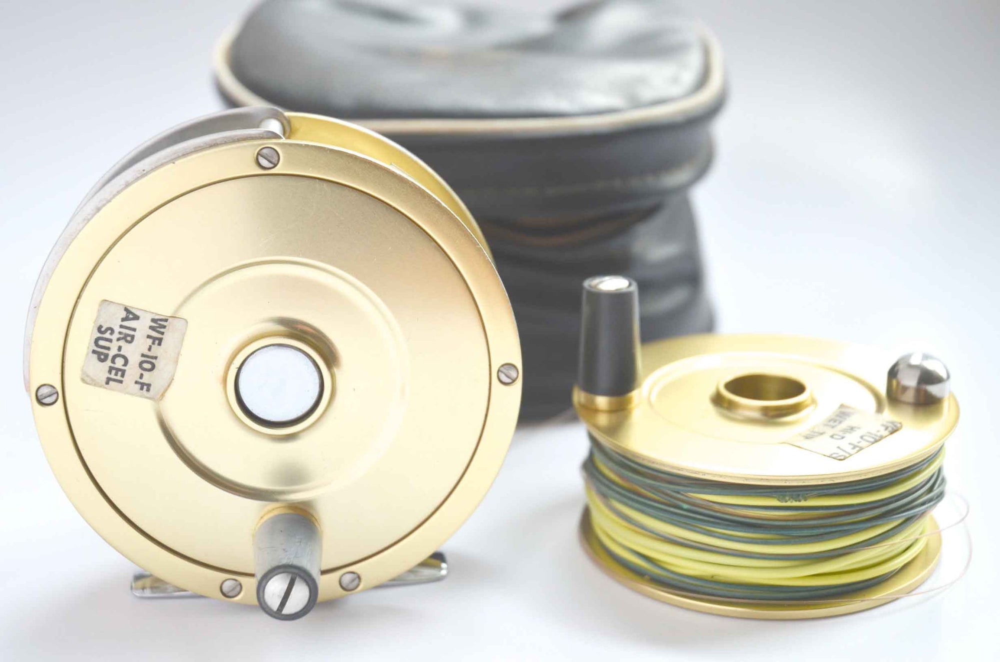 Spinoza Rod Company - A nice Fin-Nor #2 direct drive fly reel. 3 1/8  diameter with a 1 spool width. Right-hand retrieve. Weighs 10.75 oz.  Excellent+ condition with very minor marks on