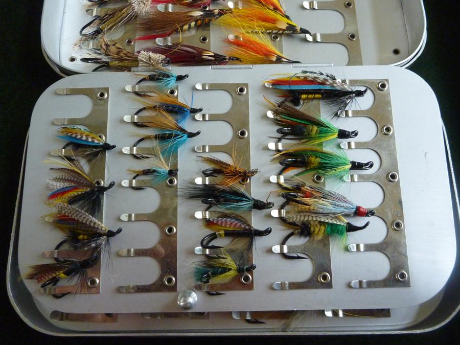 Recent years Wheatley Fly Box With ６５ Flies ***